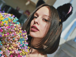 Alter: 22 / Löwe - Alter: 160 / sportlich - Geschlecht: weiblich - Ausrichtung: bisexuell - Haare: braun / lang - Piercing: Zunge - bewebmaster-Alter: B - Hautfarbe: weiss - Augen: grün - Rasur: vollrasiert